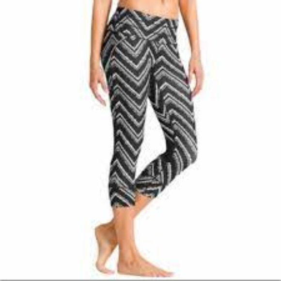 Athleta Pants - Athleta Zip Zag Black Relay Capri Running Tights M